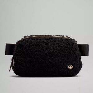 NWT Lululemon Everywhere Belt Bag in Black Fleece/Sherpa/Boucle